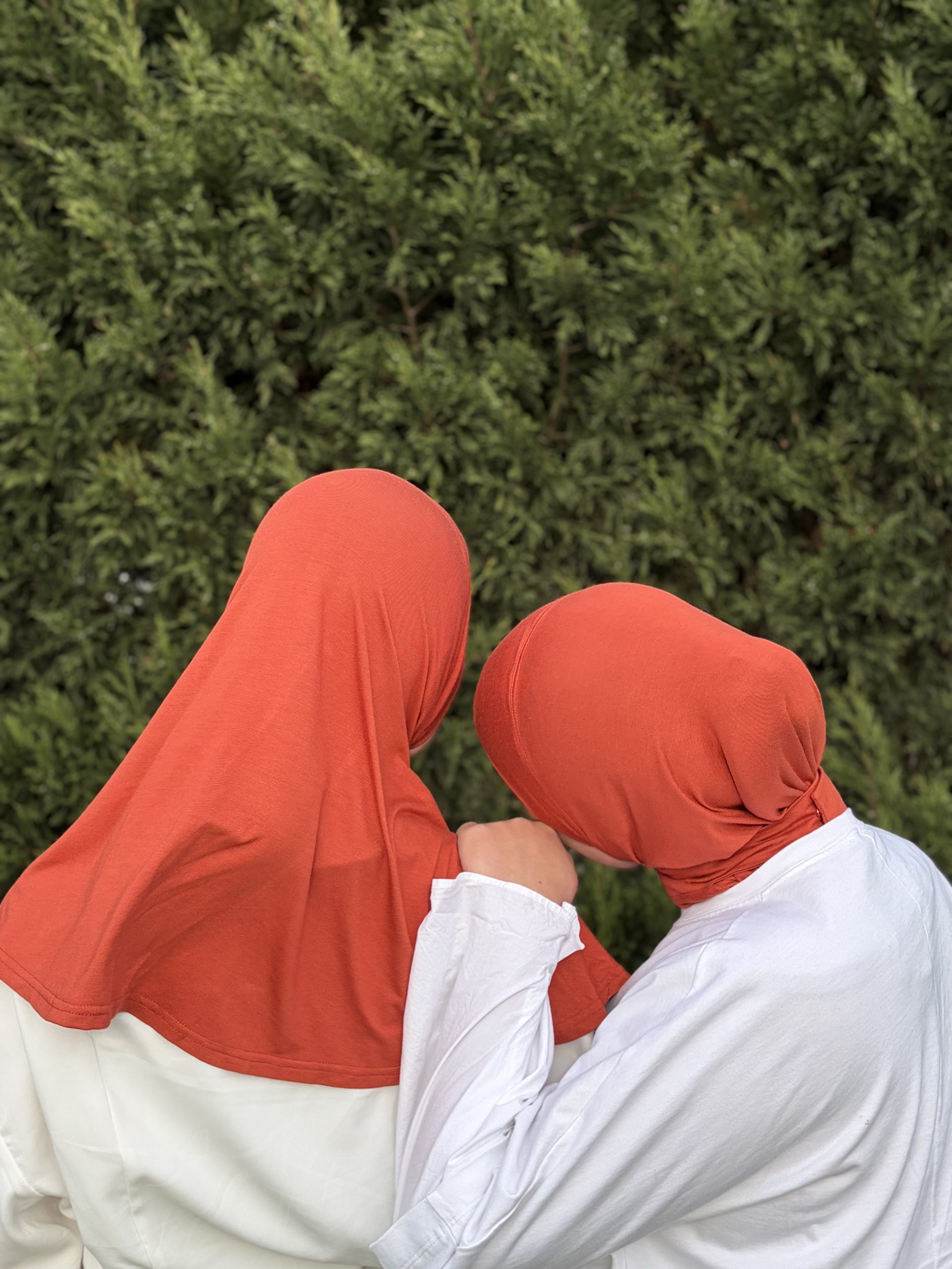 Photo de l'Easyjab vue de dos. Se porte en hijab et en cagoule