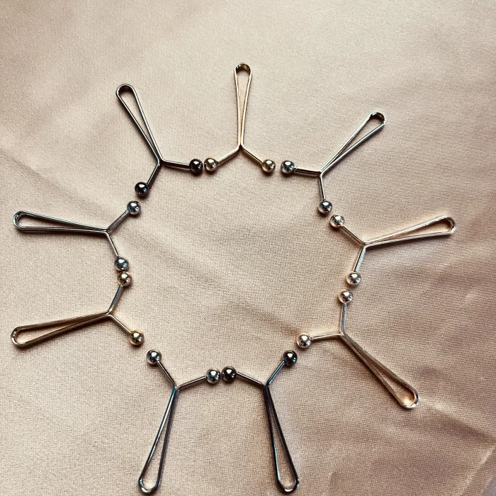 Pinces attaches foulard métalisées de couleur dorée, argentée, chrome et noir