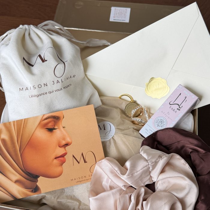 2 coffrets cadeaux proposés par Maison Jalimar : Essentiel ( 1 easyjab et 1 accessoire au choix ) ou Signature ( 1 easyjab au choix + 3 accessoires + 1 cadeau + 1 carte personnalisée)